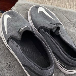 Women’s Nike slip one worn twice 7.5